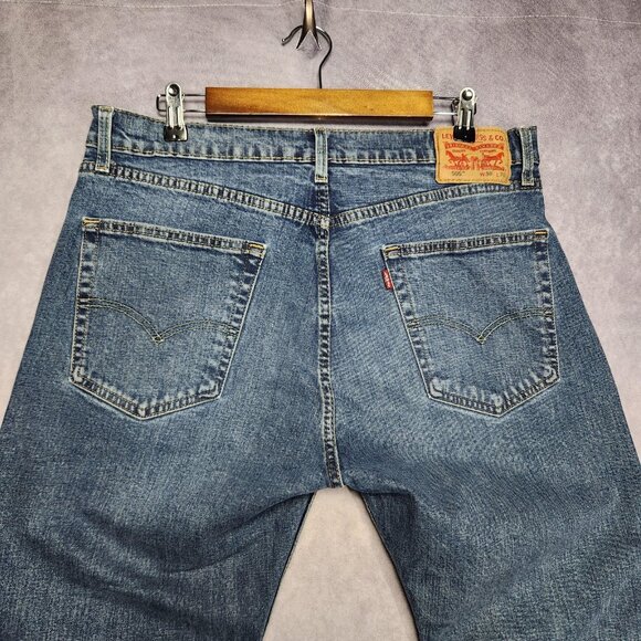 Levis‎ 505 Jeans Mens 34 36x30 Blue Medium Wash Straight Leg Zipper Fly Denim - Picture 3 of 15